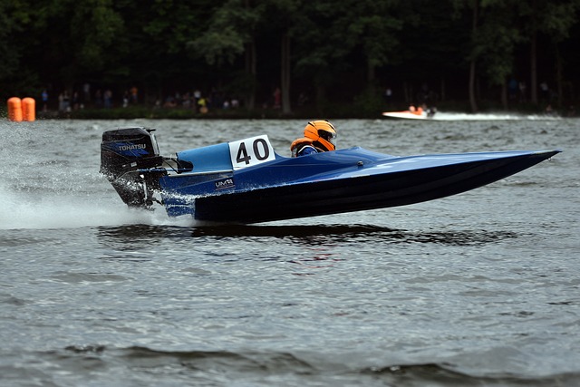 凭借多一名 凭借多一名